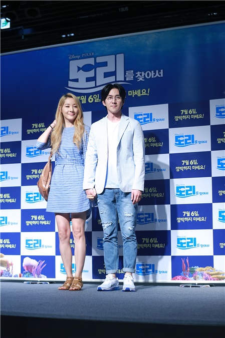 女团2EN1成员Sandara朴、演员李枖原、Stephanie Le等出席画片《海底总动员2》特别活动