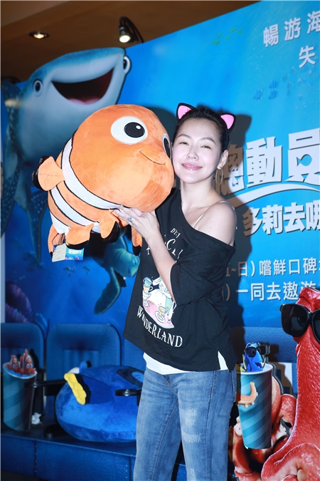 小S包场邀喜愿协会病童看《海底总动员2:多力在哪儿?》。