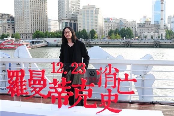葛优、闫妮《罗曼蒂克消亡史》豪华阵容 章子怡复出黑色装扮不掩腰围发福