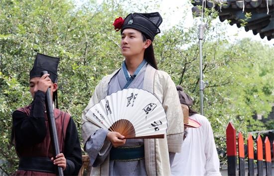 杨旭文惊喜回归《穿越吧》 「笑果」十足