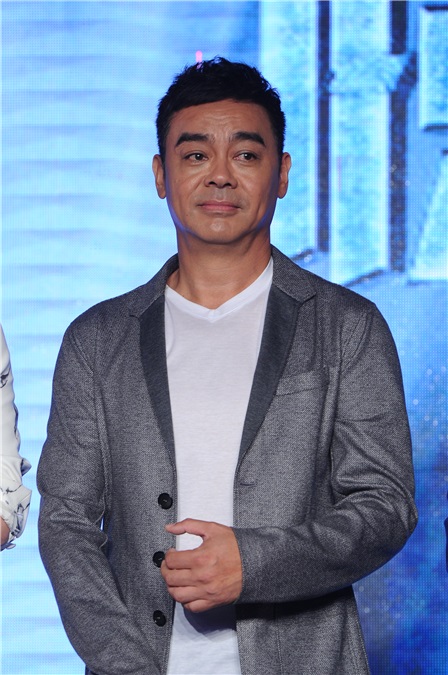 谢霆锋、刘青云亮相《惊天破》发布会 佟丽娅产后复出黑色小礼服身型窈窕
