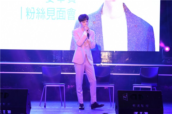 韩星安宰贤出席粉丝见面会
