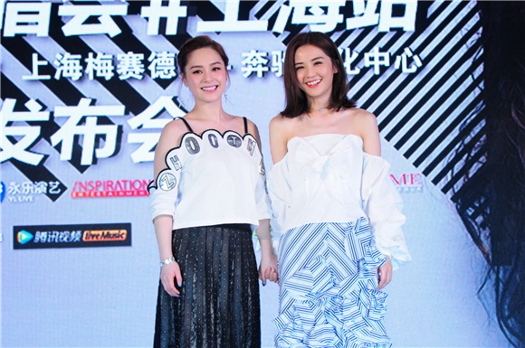 Twins巡回演唱会上海站开启 出道15周年白色姐妹装青春再现