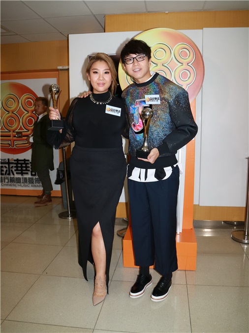 谭咏麟、邓紫棋、张敬轩等出席《2016全球华语歌曲排行榜》奖项发布会