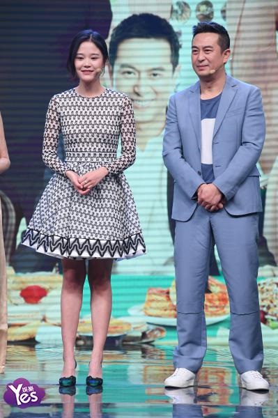 《美好生活》举办发布会 张嘉译李乃文亮相现场