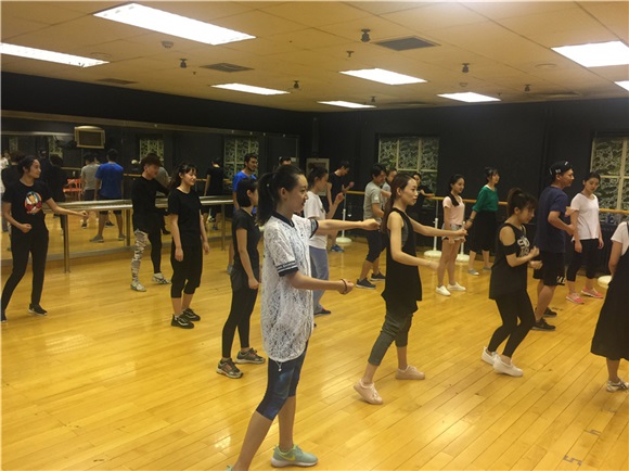 《神犬小七》音乐剧蓄势待发 何静:每个生命都有英雄梦