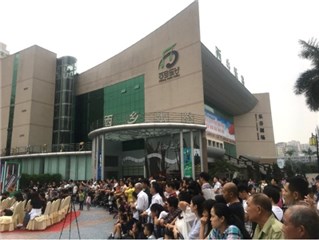 围观人群