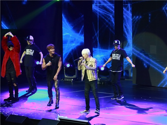 《Running Man》成员宋智孝、李光洙、金钟国、刘在锡、HaHa、池锡辰澳门举行「RUNNING MAN 2017 LIVE TOUR」亚洲巡回粉丝见面会