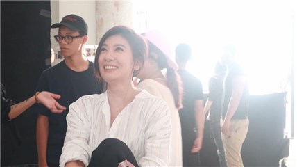 要补办婚宴了吗？贾静雯脸书透露「好事近了」