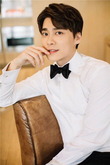 李易峰时尚西装帅气十足 林海音掌镜尽展优雅绅士