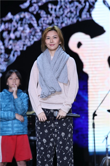 孙燕姿参加金马奖演出彩排