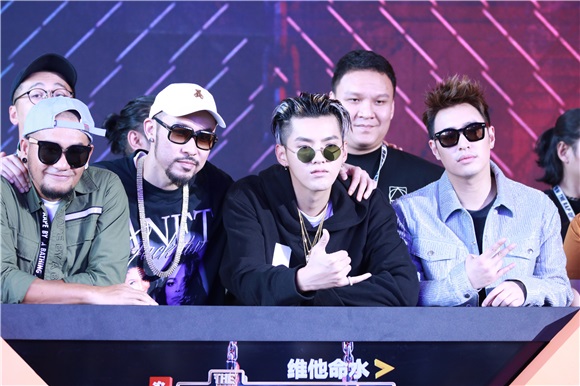 《中国有嘻哈》6.24开播 吴亦凡否认一秒变嘻哈