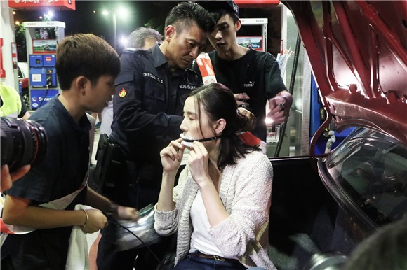 刘德华《拆弹专家》曝主题曲MV 致所有警察的情歌