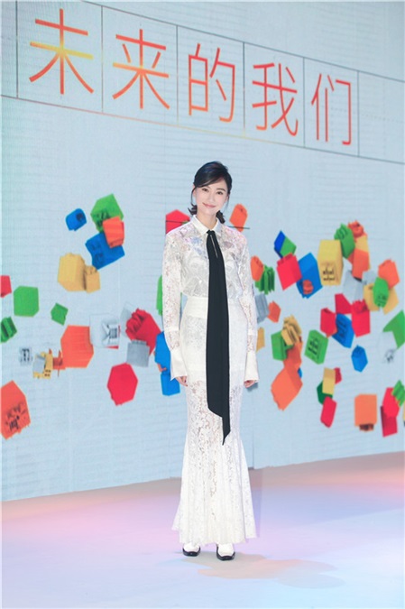 李斯羽现身帅气优雅兼具 同框李宇春萌点十足