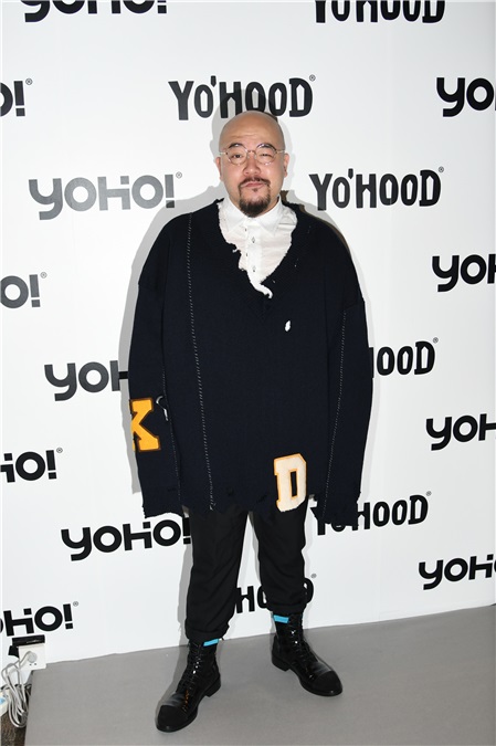 莫文蔚、黄伟文等现身「YO’HOOD全球潮流新品嘉年华」后台