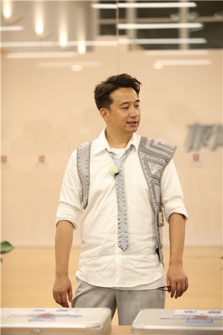 黄磊在挑战中