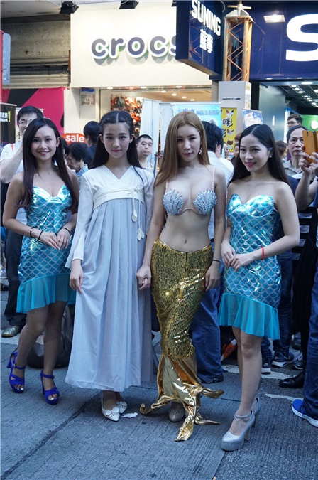 夏蕙BB、艾美琦「通街洗头贺父亲节」