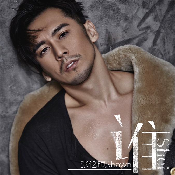 张伦硕最新单曲《谁》正式上线  黑白MV感性刻画孤独内心