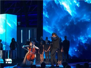 欧阳娜娜全亚洲第一人 受邀在NASA科学突破奖电视颁奖表演