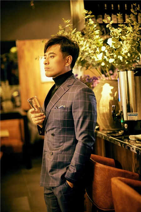 陈龙暖冬写真曝光 时尚小叔变暖眸佛系演员