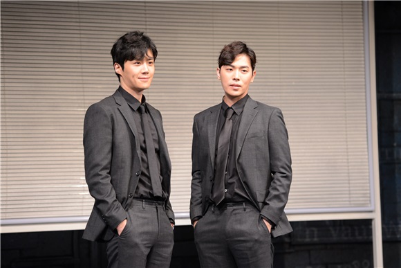 〈Yes 首尔现场〉舞台剧《Closer》举行Press call 主演朴素丹、裴成佑等表演