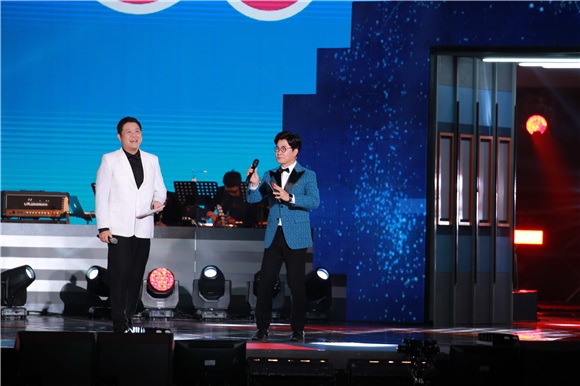 2016 DMC FESTIVAL《假面歌王》举行舞台 李在恩、Dana、金九拉、KCM等出席