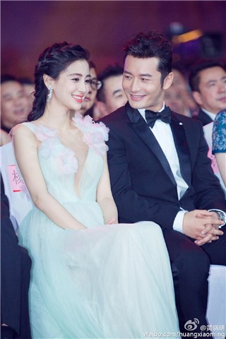 黄晓明Angelababy结婚2周年 蛋糕却遭人破坏
