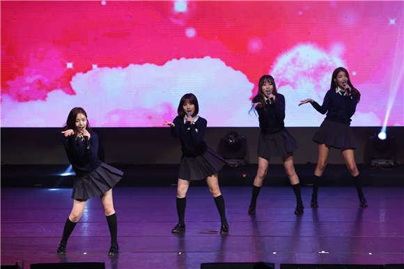 韩国女团Gfriend举办粉丝演唱会