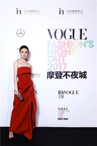 徐璐亮相2017 Vogue FNO北京开幕活动