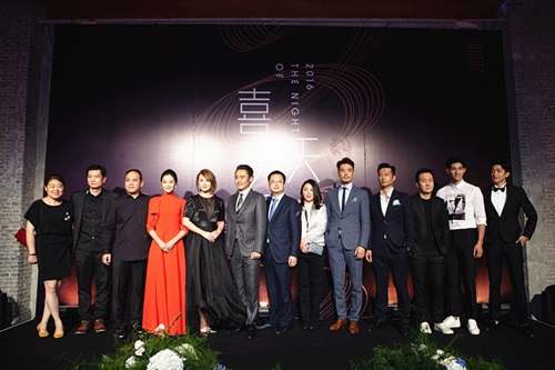 王媛可亮相被误认袁姗姗 网友:失散姐妹?