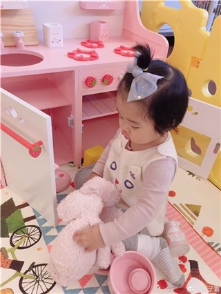张子萱晒女儿萌照 侧颜出镜网友大呼跟陈赫一模一样