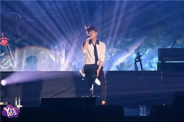 《神话》申彗星与李玟雨到台会粉丝 被李玟雨偷亲脸颊掀高潮