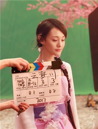 认真工作的小爽最美
