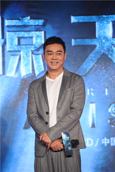 谢霆锋、刘青云亮相《惊天破》发布会 佟丽娅产后复出黑色小礼服身型窈窕