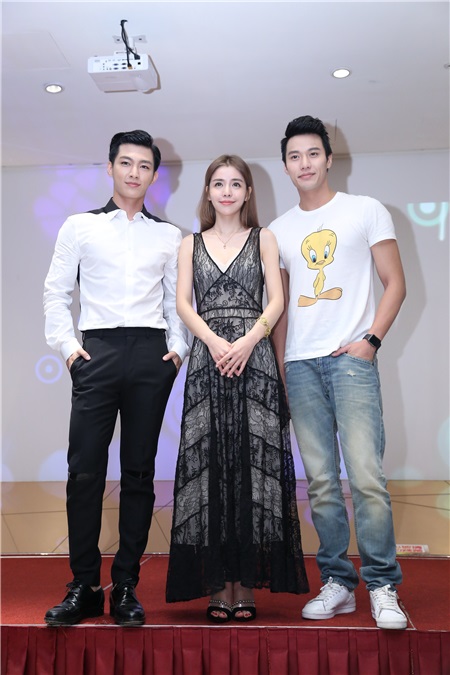 李毓芬《是我不够好》庆功见面会 炎亚纶出席力挺