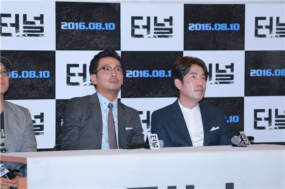 河正宇吴达洙亮相《Tunnel》媒体首映 演技派拼气场