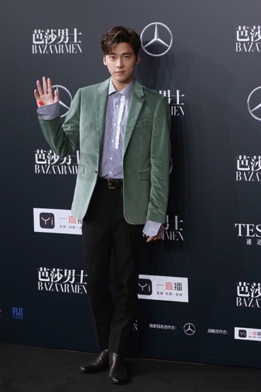 王千源李易峰玩转糖果色  大叔也有粉色「少女心」