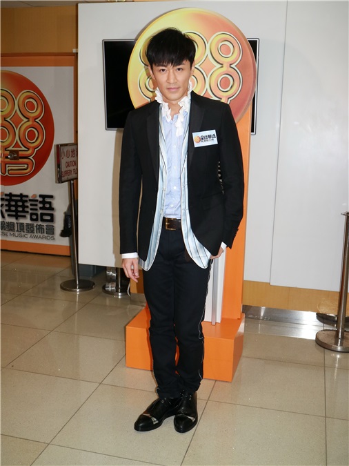 谭咏麟、邓紫棋、张敬轩等出席《2016全球华语歌曲排行榜》奖项发布会