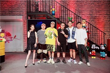 李晨nic漆亚灵kiki和嘉宾孙旭等录制合影
