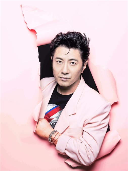 郑钧《热爱》:让摇滚的热,成就生命的爱