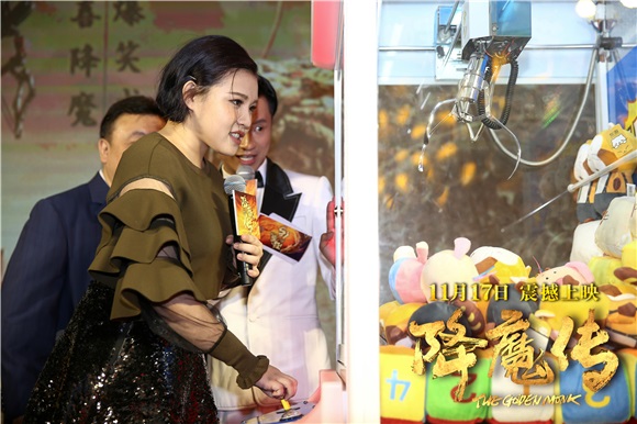 《降魔传》广州爆笑首映 钟少雄郑恺现场导吻戏
