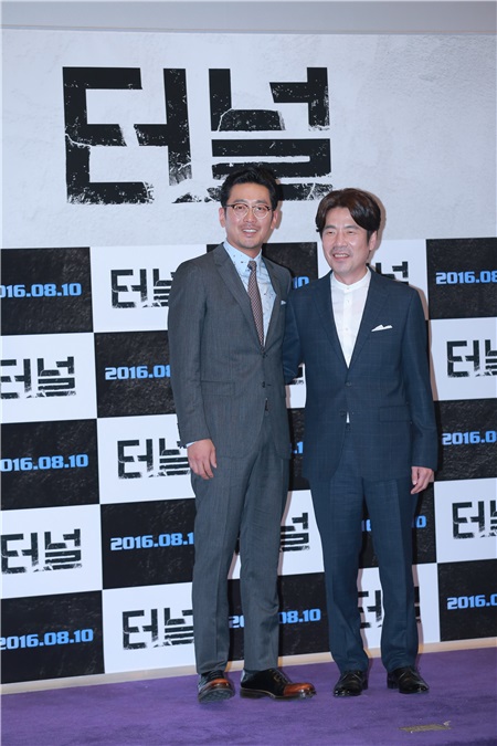 河正宇吴达洙亮相《Tunnel》媒体首映 演技派拼气场