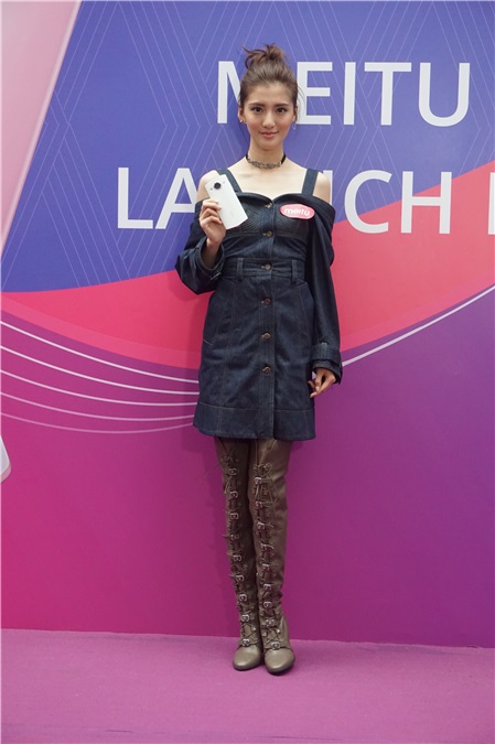周秀娜、吴千语、周汶錡出席美颜手机发布会