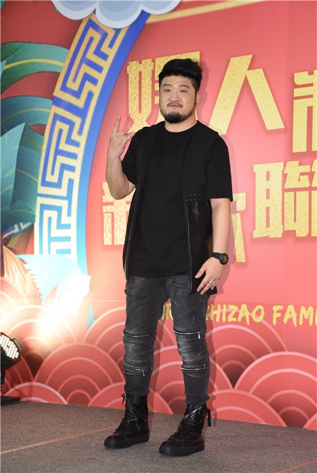 黄子佼、辛晓琪出席娱人制造新歌发布会