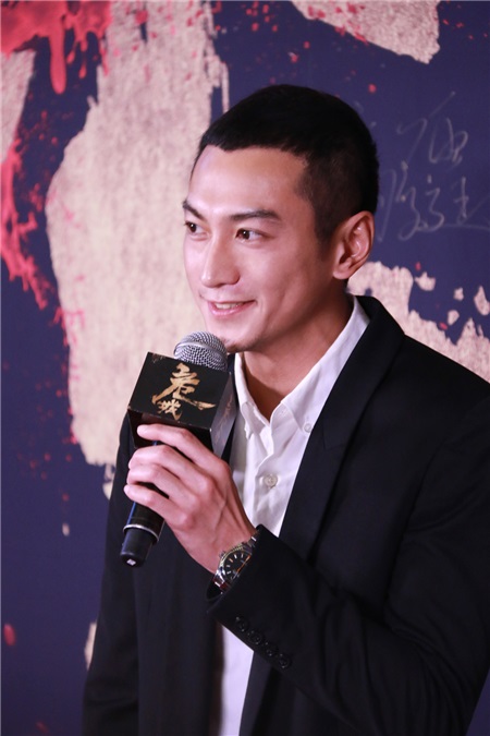 彭于晏张竣杰现身首映 演绎热血乱世曲折故事