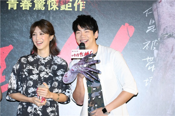 导演九把刀、刘奕儿、陈佩骐等出席《报告老师!怪怪怪怪物!》电影正式预告发布会