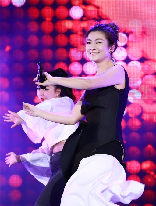 Selina、任家萱、林俊杰等参加2016新北市欢乐耶诞城《巨星耶诞演唱会》