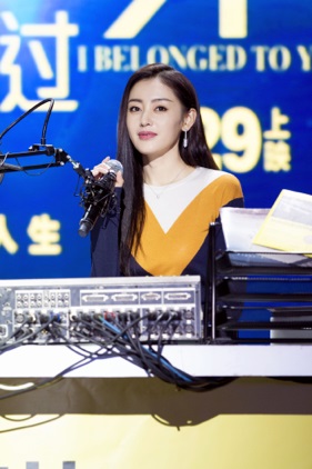 张天爱新片首映调戏小岳岳 自黑:终於让我演女生了