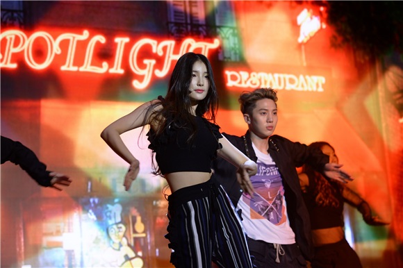 新人女团ELRIS举行首张专辑《WE&def first》发售showcase 宣布正式出道