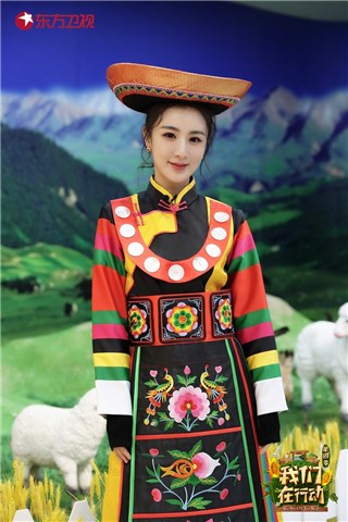 全球好物推荐官薇娅身着土族服饰